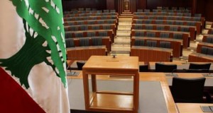 992242_Parlement-Empty